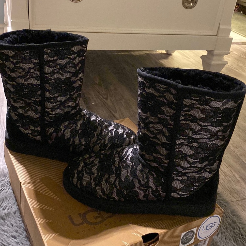 UGG brand classic short ANTOINETTE w/ MNL